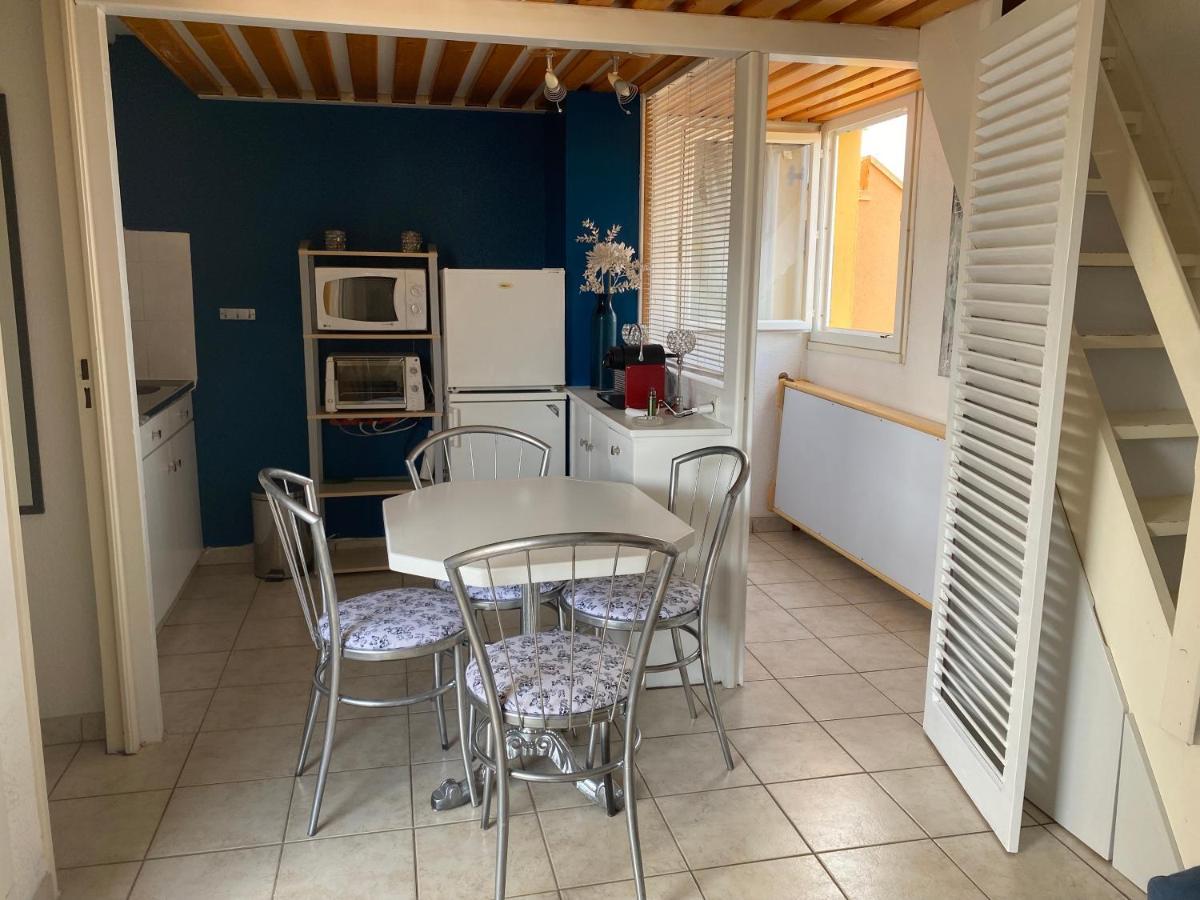 Appartement Joli Mezzanine Avec Parking La Roquille *