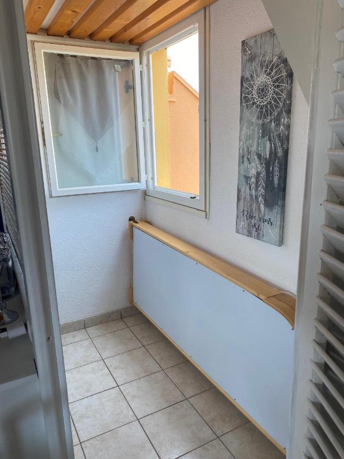 Joli Mezzanine Avec Parking La Roquille *