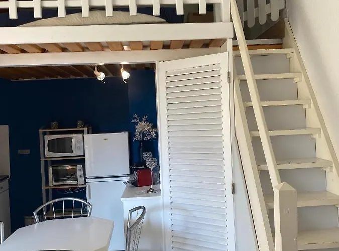 Joli Appartement Mezzanine Avec Parking La Roquille