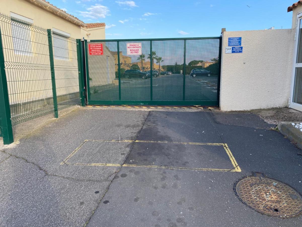Joli Mezzanine Avec Parking La Roquille *